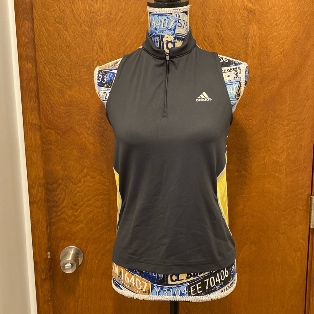 Adidas formation workout top size    NWOT,